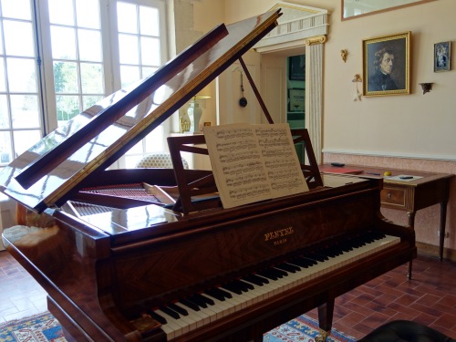 Piano-Pleyel-restauration-PianosBalleron-dans-son-salon